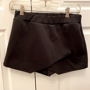 Black envelope skort
